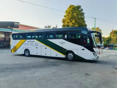 รถทัวร์/รถตู้ สหมิตรอุบล ภายนอกรถ รูปที่ 2
